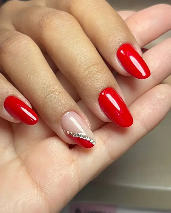 Unhas feitas por aluna da Maysa