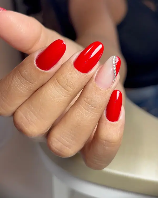 Unhas vermelhas feitas pela Jamily